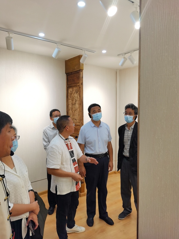 丽江市市委常委,丽江市统战部部长江勇同志一行莅临白沙锦绣艺术院